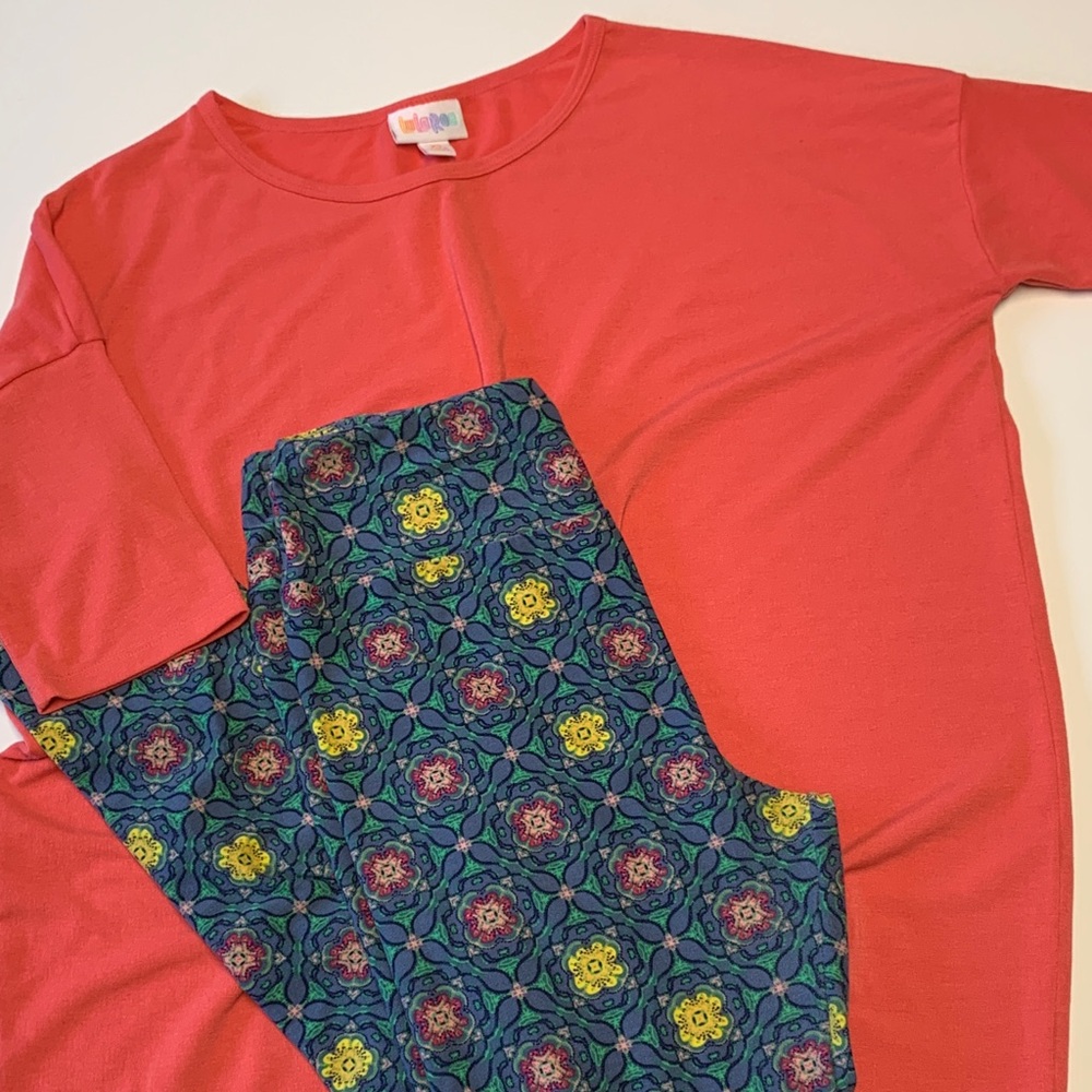 LuLaRoe Pink Short Sleeve Tunic and Leggings Outfit